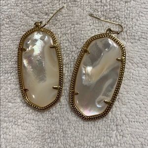 KENDRA SCOTT elle gold earrings in drop pearl